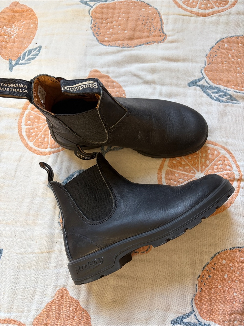 Blundstones • Black Lwather 550 (size 4.5)
